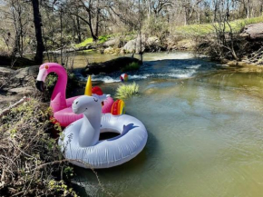 Creekside Dream Game Room Sleeps 12 bbq near town